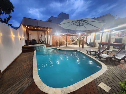 House with pool, close to the beach and close to Beto