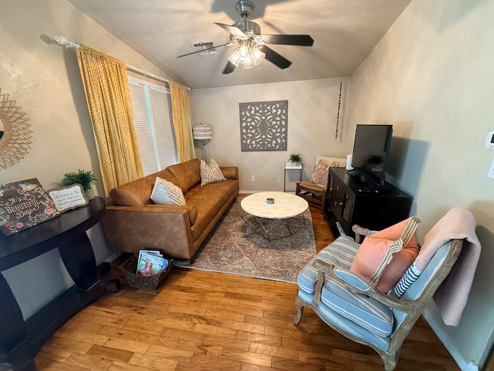 Cozy & Close To Downtown Edmond! - Edmond, OK