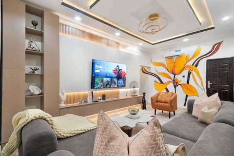 Lux Central Gem: Automated Home with Bathtub & PS5