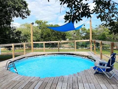 Apt just a minute from the beach by car