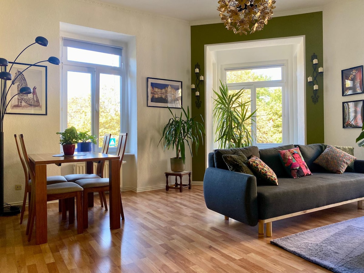 Successful Airbnb property: Stylish apartment close to the center in Neustadt Neuschönefeld