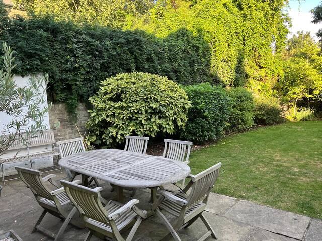 Spacious London family home gallery image 5