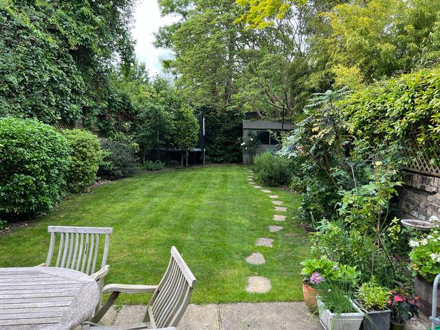 Spacious London family home gallery image 4