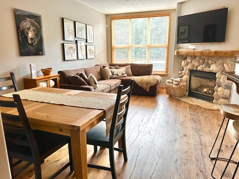 Family Friendly 6Bed•Steps to Village/Lift•Hot Tub