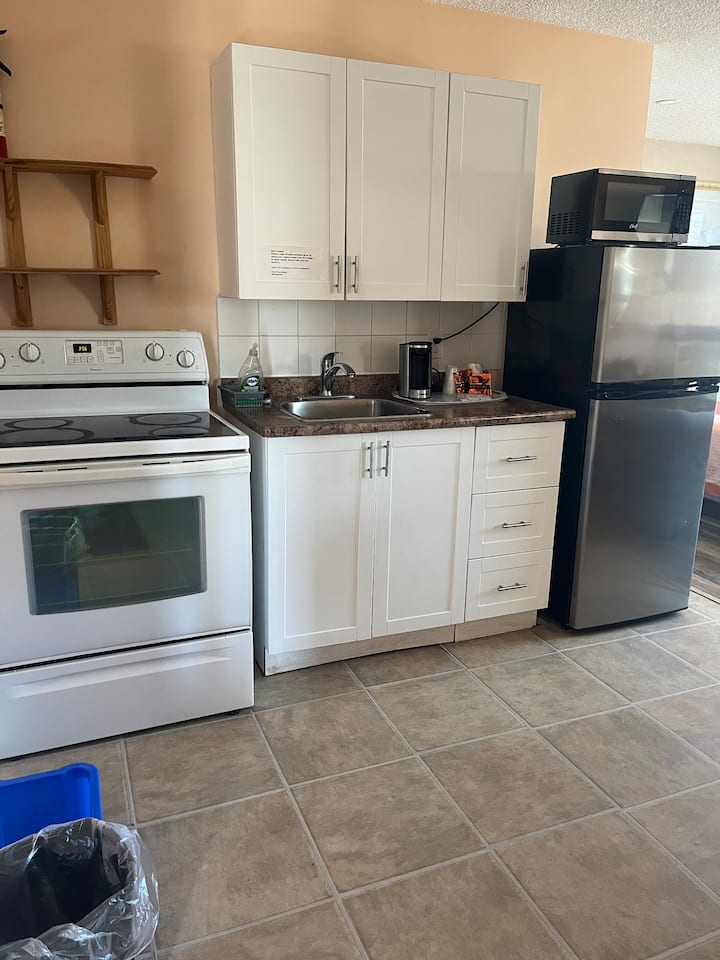 King Bed With Full Kitchen Room - Perth, ON, Canada