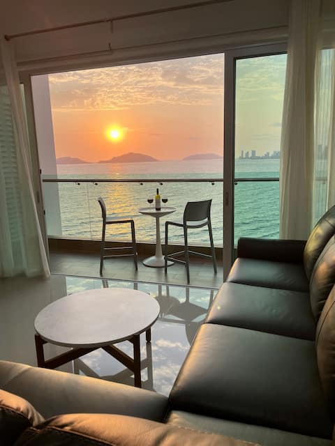 Propiedad de Airbnb exitosa: Oceanfront Torre Eme bay & balcony views! en Sinaloa