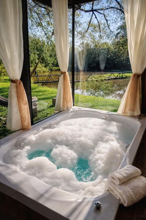Hot Tub, Fireplace, and Lake View