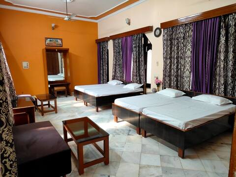 Shantiniketan 6 BHK + Kitchen Comfortable Homestay