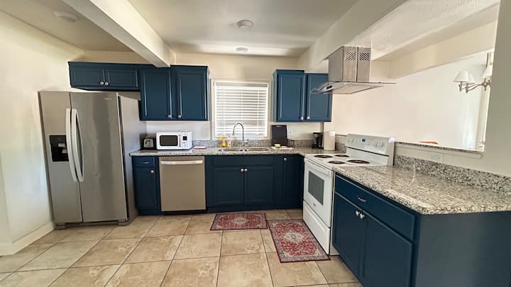 C1m Master W/ 2 Beds, Private Entry & Bath - Fresno, CA