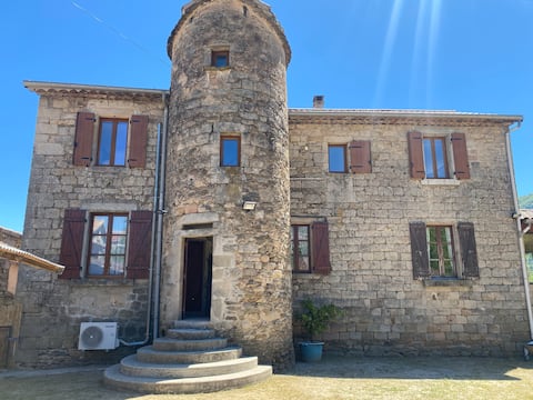 "Chez Nénette" House
