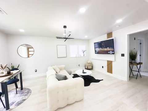 Top Airbnb: Entire Cozy Chic Home in Venetian Hills