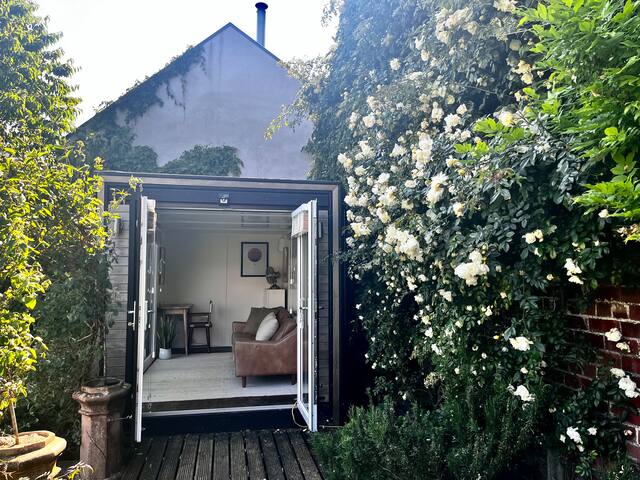Enchanted Garden Getaway gallery image 5