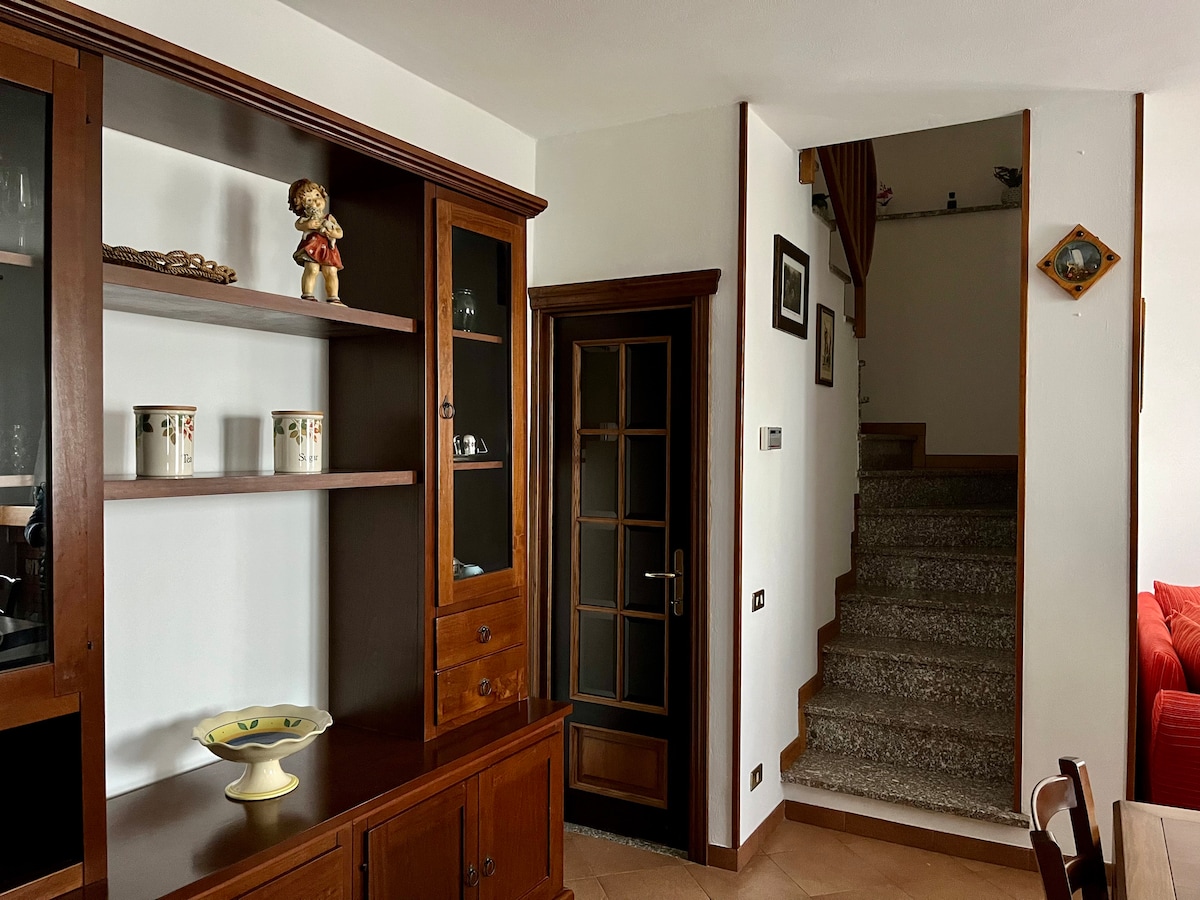 Proprietà Airbnb di successo: Mirella apartment in the historic center a Casole D'elsa