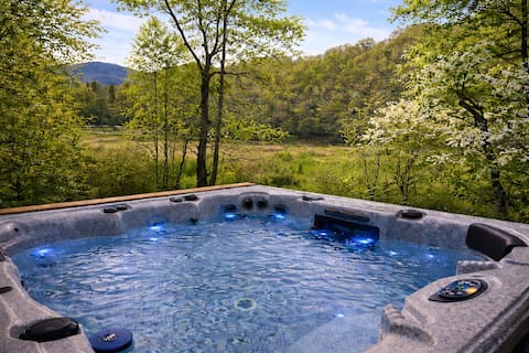 Spacious River Mtn home w/Hot Tub,Theater,Game Rm
