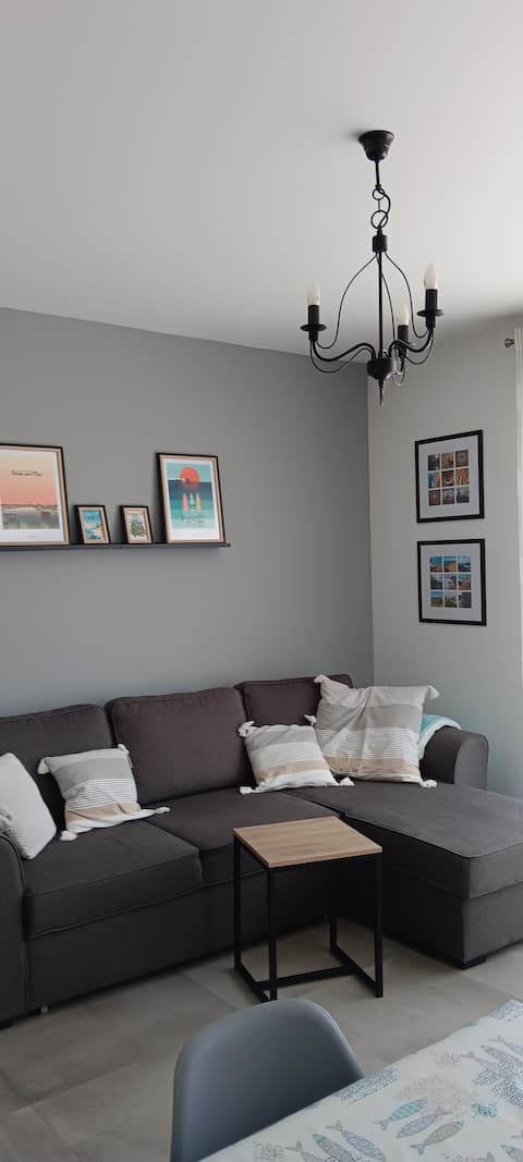 Popular Airbnb listing: House 1 km from the beach on foot in Brem Sur Mer
