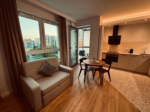 Top Airbnb: Studio, parking, metro in Targówek