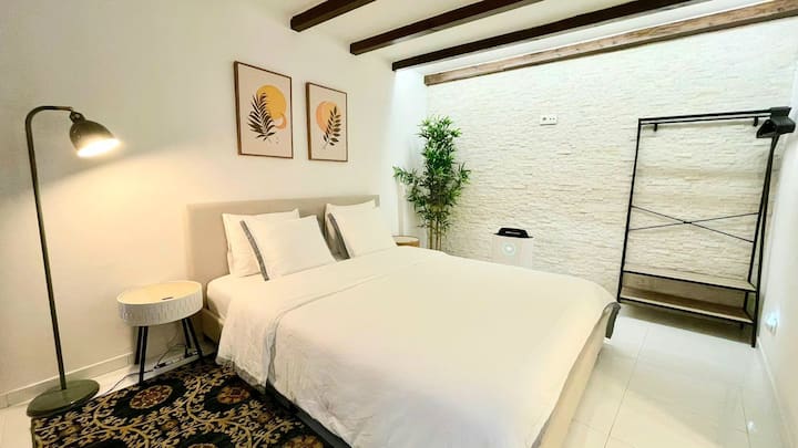Queen size bed with an Emma Mattress and  Medical grade pillows for a very comfortable and Quality sleep.