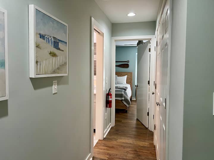 Dve veľké manželské postele s výhľadom na prednú časť jednotky