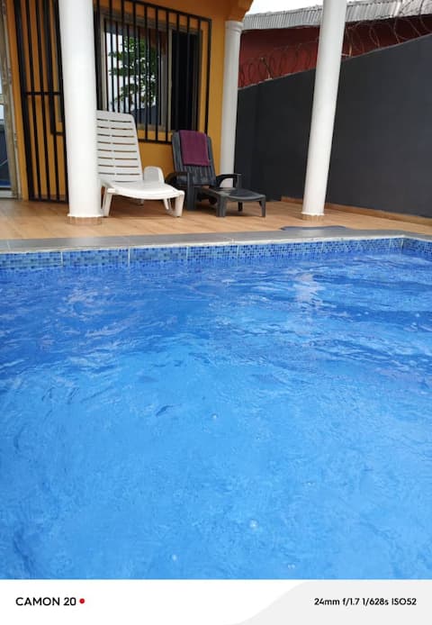 House Private Pool with Car