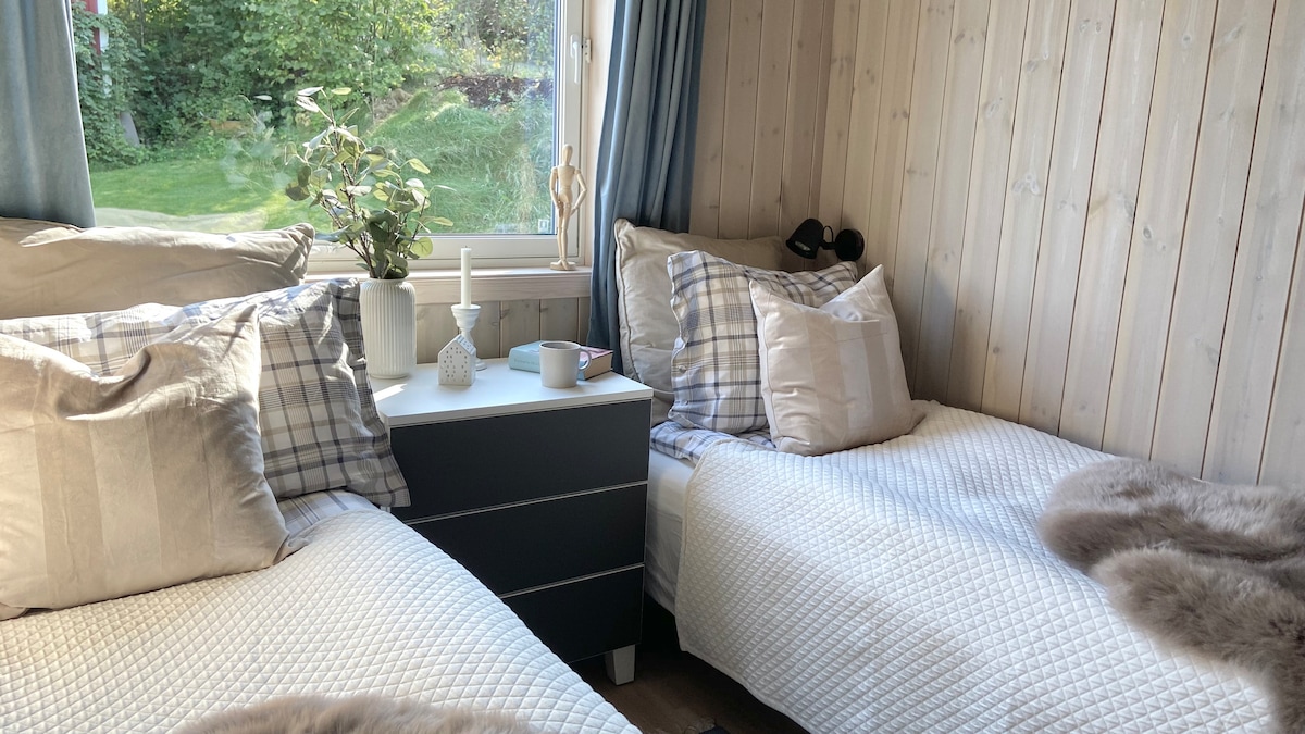 Dhoma e gjumit 2 me dy krevate tek 80x200 cm.