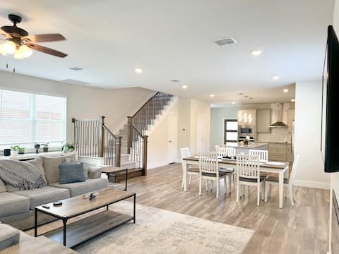 Top performing Airbnb: Modern | 4BR I Central Location! in The Colony