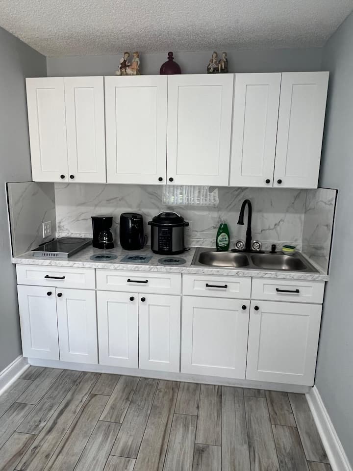The Johnson’s Apartments /Unit B - Apopka, FL