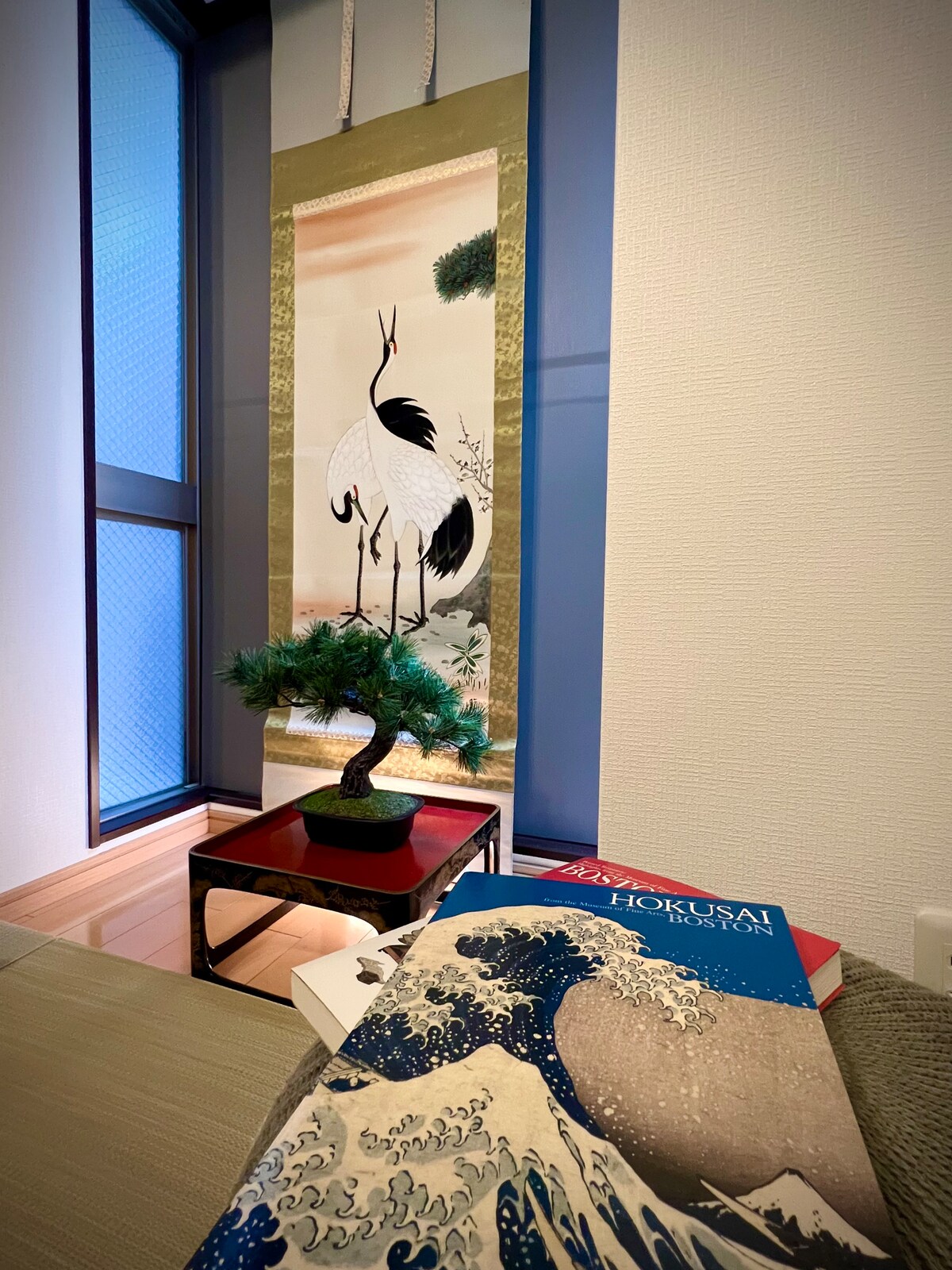 لدي أيضًا كتاب هوكوساي الفني.