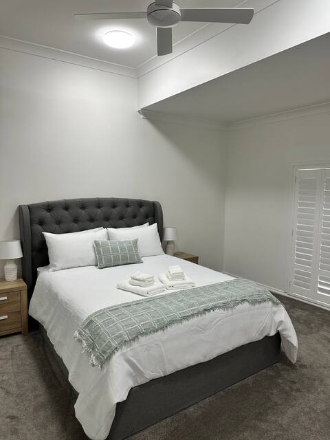 Stay on San Mateo- Central & Comfortable