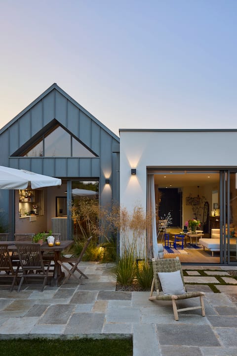 Superb contemporary villa with indoor pool 29C