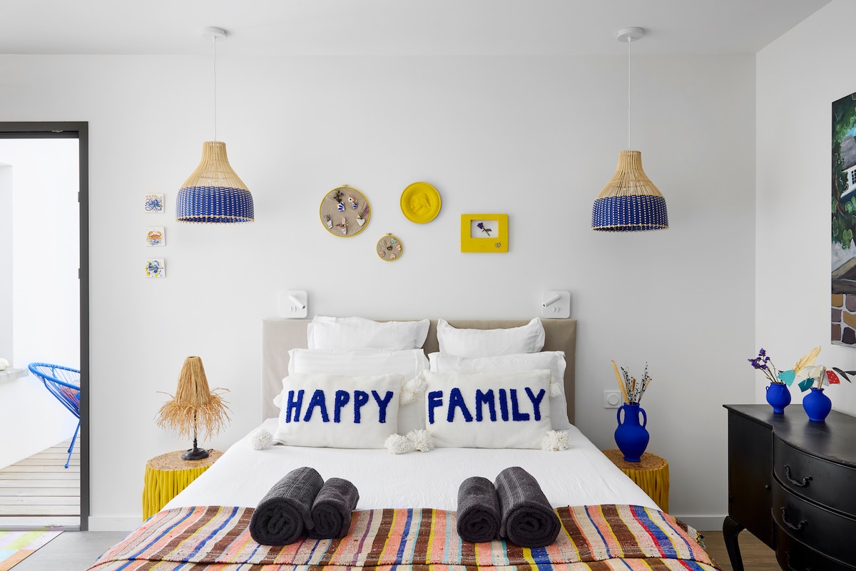 Двойно легло (160/200 см). Самостоятелна тераса. Самостоятелна баня с душ и тоалетна