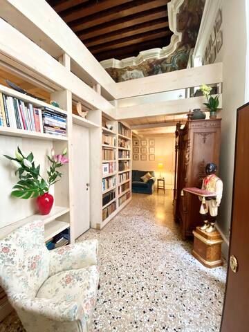 Venice Palace Luxury Appartment gallery image 2