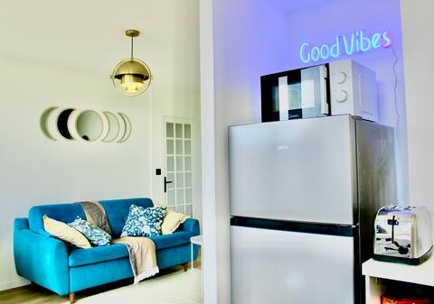Charming 2 Bedroom Apartment