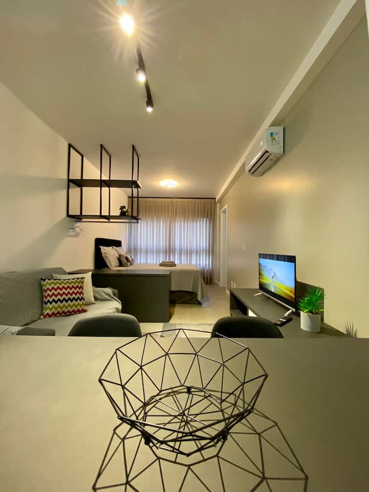 Kuzhina dhe dhoma e ndenjjes në një mjedis të integruar 