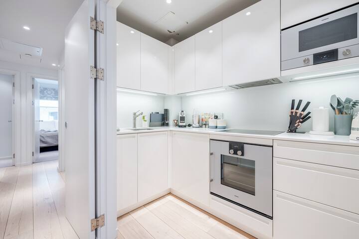 Costanza gallery image 5