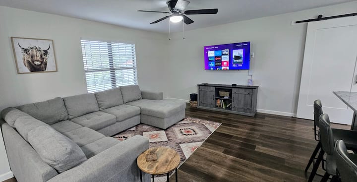 Gameroom, 2 King Beds, 2.5 Bath, Private, Events - Keene, TX