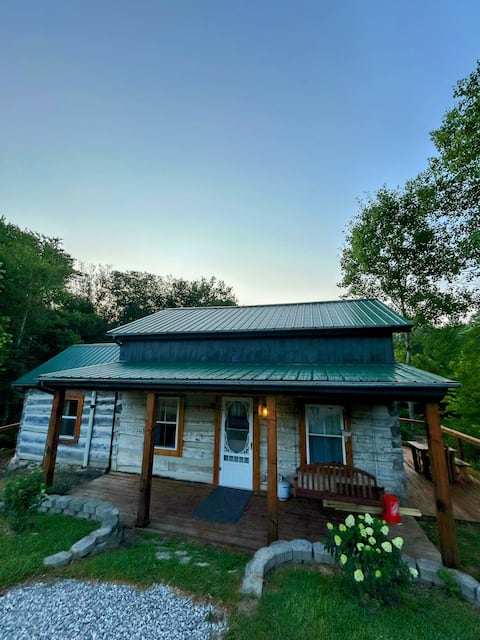 Seclusion | Hot Tub | EV Charger | Dog Friendly