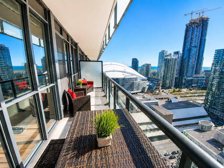 Prime Location | By Cn Tower  Free Parking  Pool - Toronto