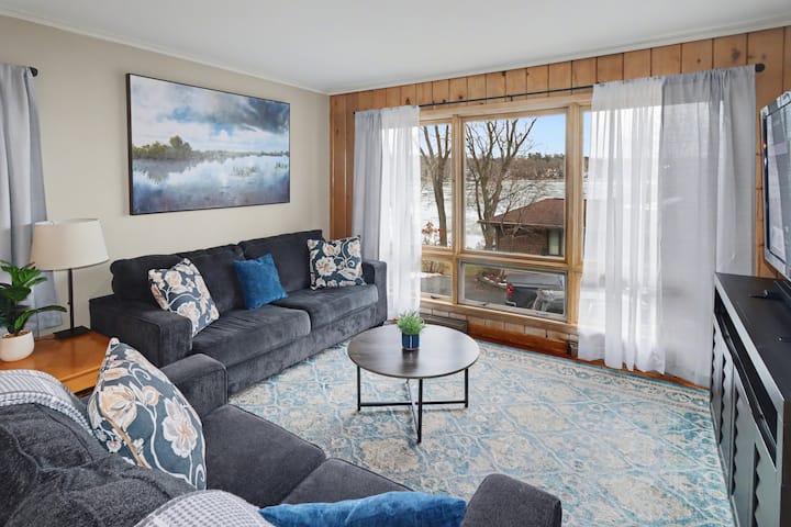 Cozy Lakeview Retreat With Hot Tub - Lakeside Beach, Genoa City