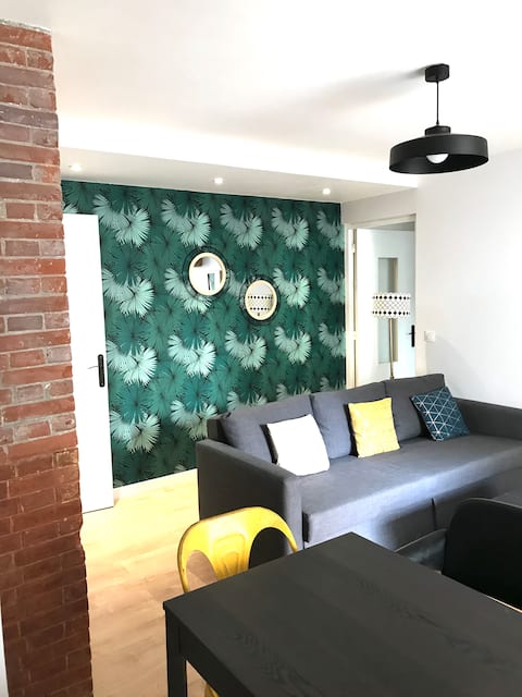 Apartment with balcony, A/C, garage