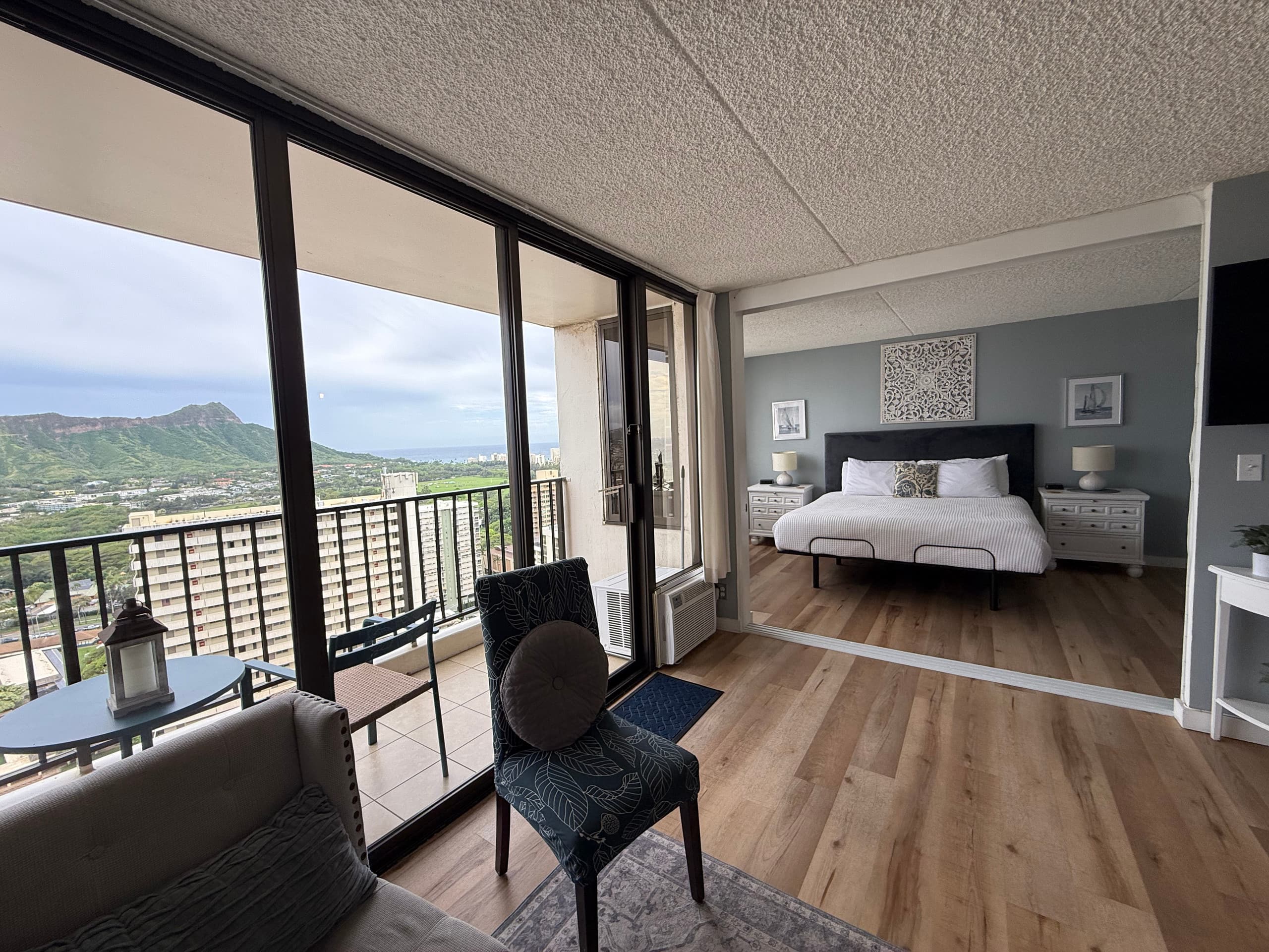 Diamond View from Waikiki Banyan - Image 30