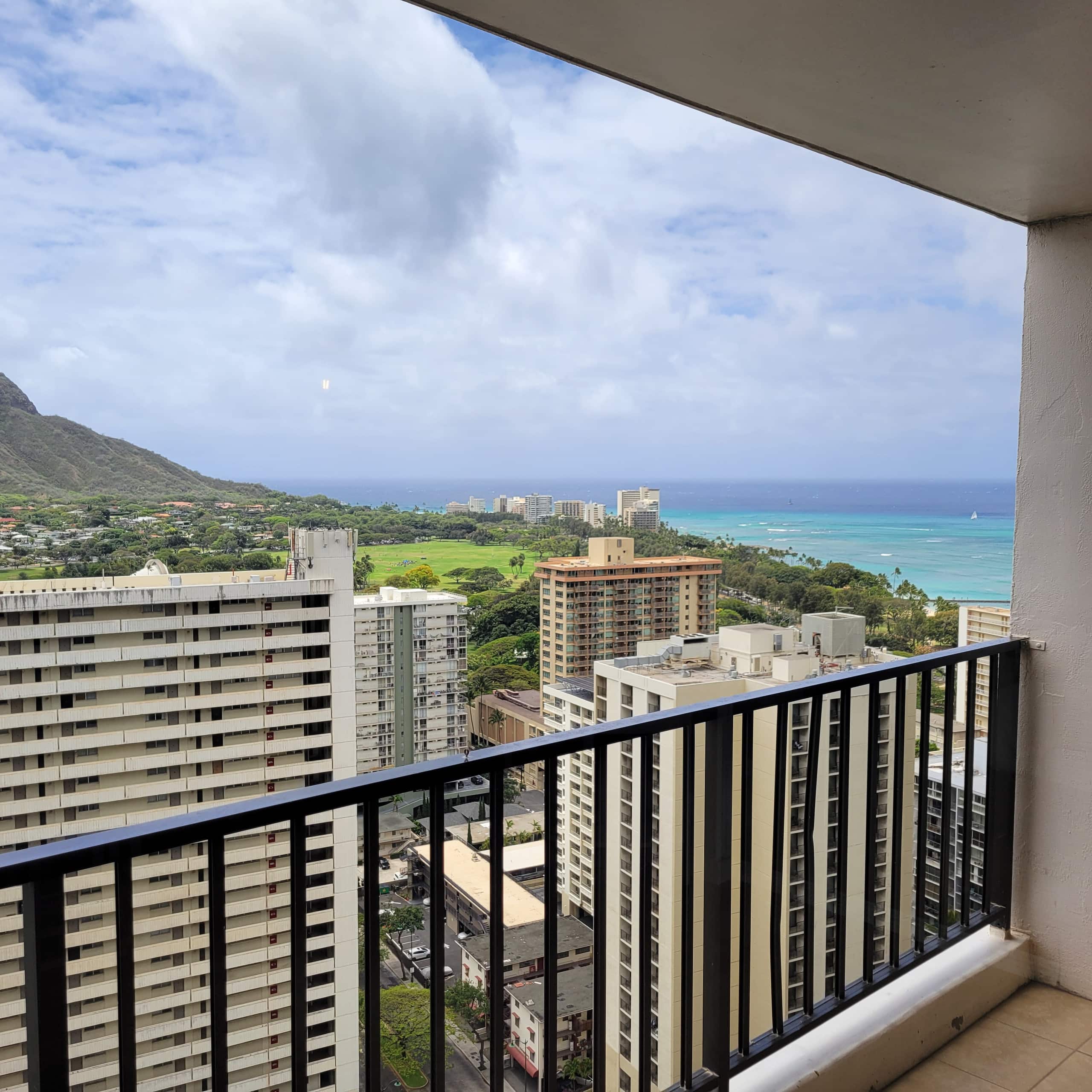 Diamond View from Waikiki Banyan - Image 45