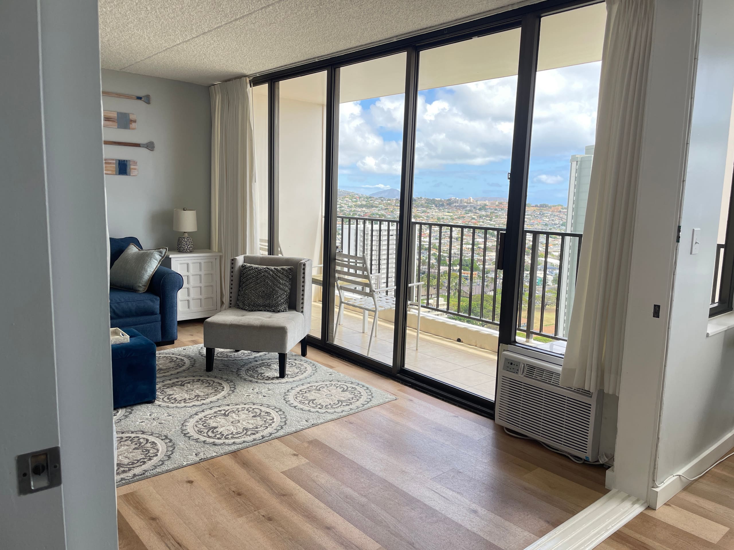 Diamond View from Waikiki Banyan - Image 3
