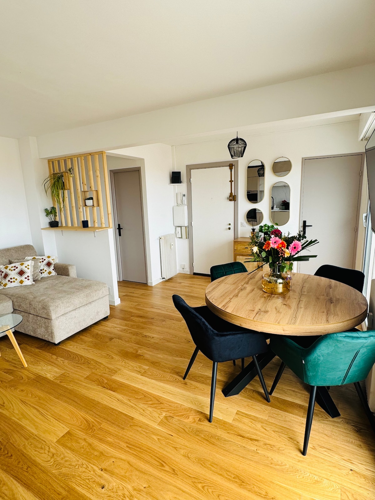 Successful Airbnb property: Libération - 3 rooms - Top floor - Terrace in Libération