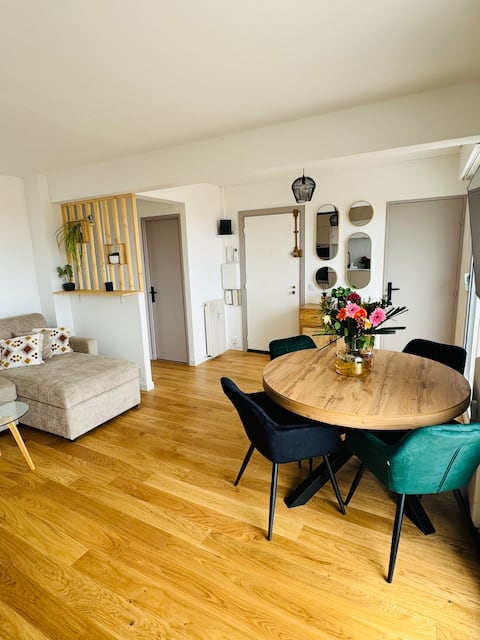 Successful Airbnb property: Libération - 3 rooms - Top floor - Terrace in Libération