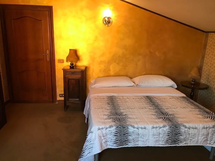 Golden Room - Marino