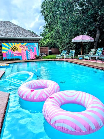 Girls Retreat! Stockyards & AT&T Stadium gallery image 2