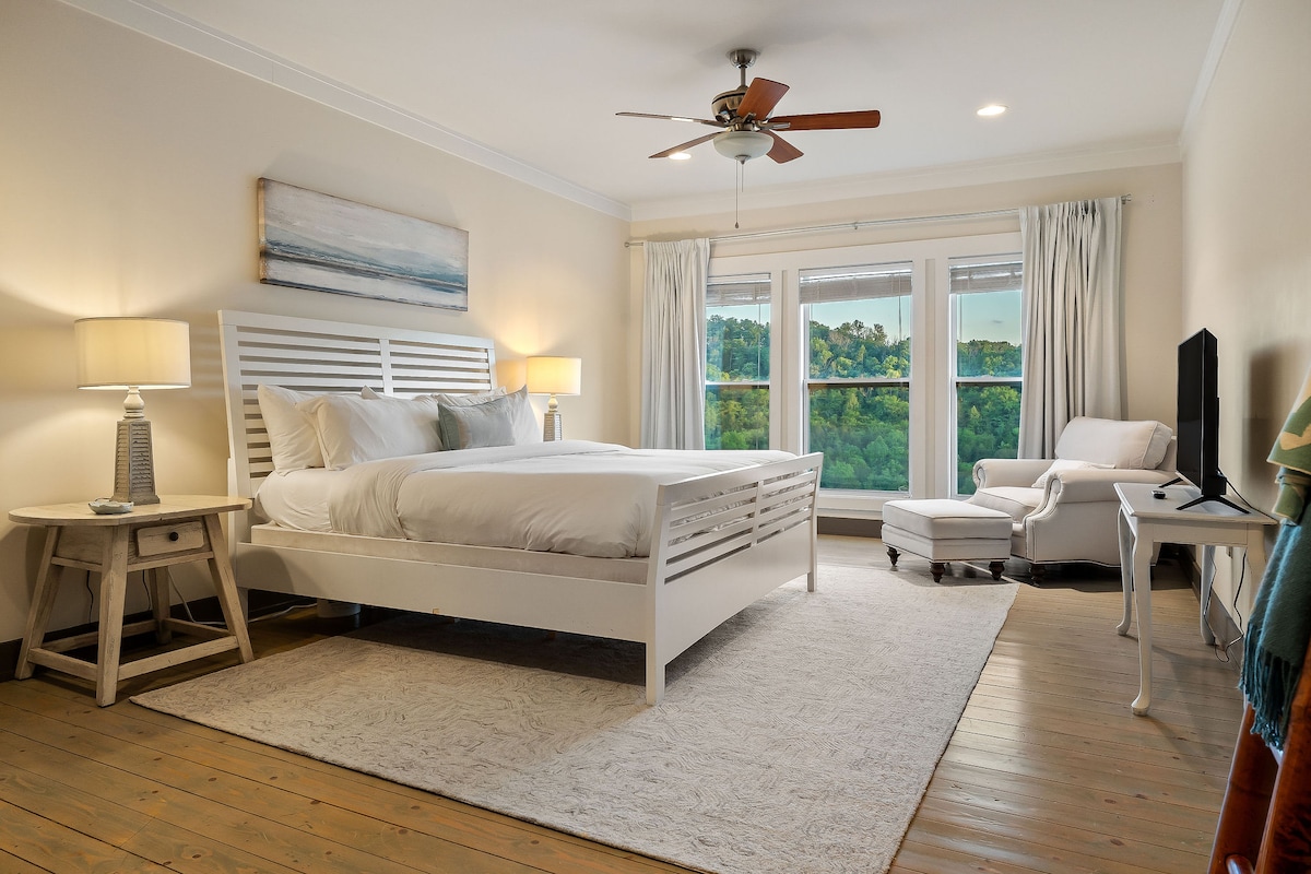 Center Hill Lake Views & Access | Pool & Hot Tub - Houses for Rent
