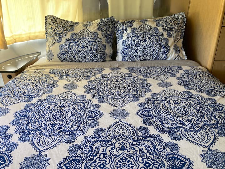 Walk around queen bed