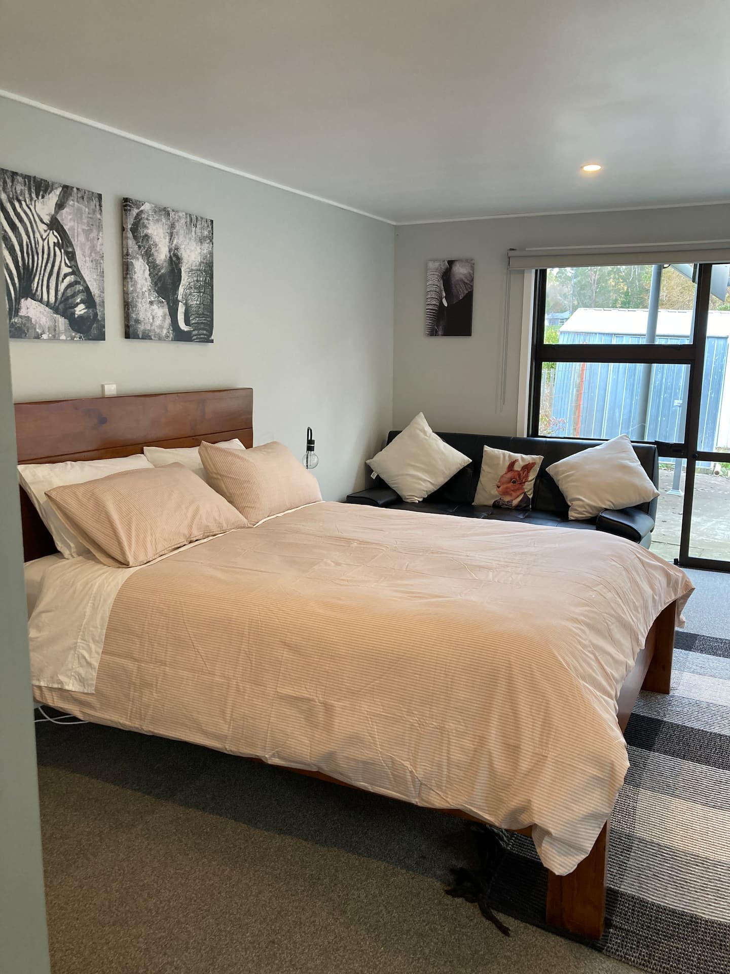 Duck Cottage.
Quiet Country Cottage In Waipawa 3