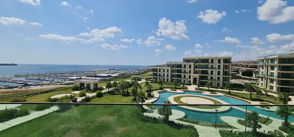 3+1 flat with sea view Istanbul